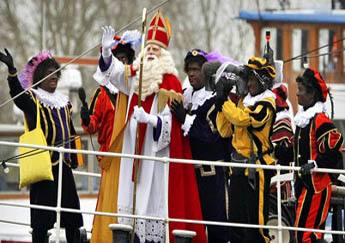 Sinterklaas en Pieten op de boot